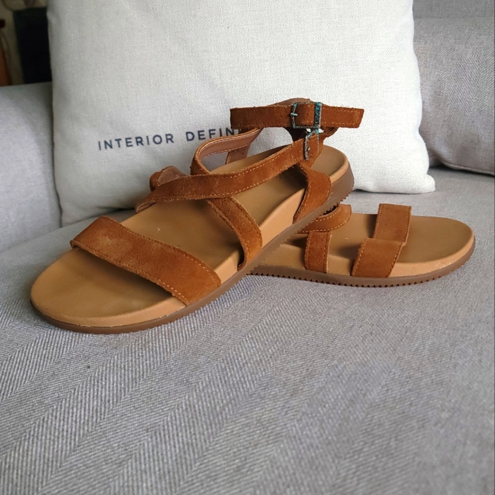 Chaco Rose Sandals in Toffee - size 9